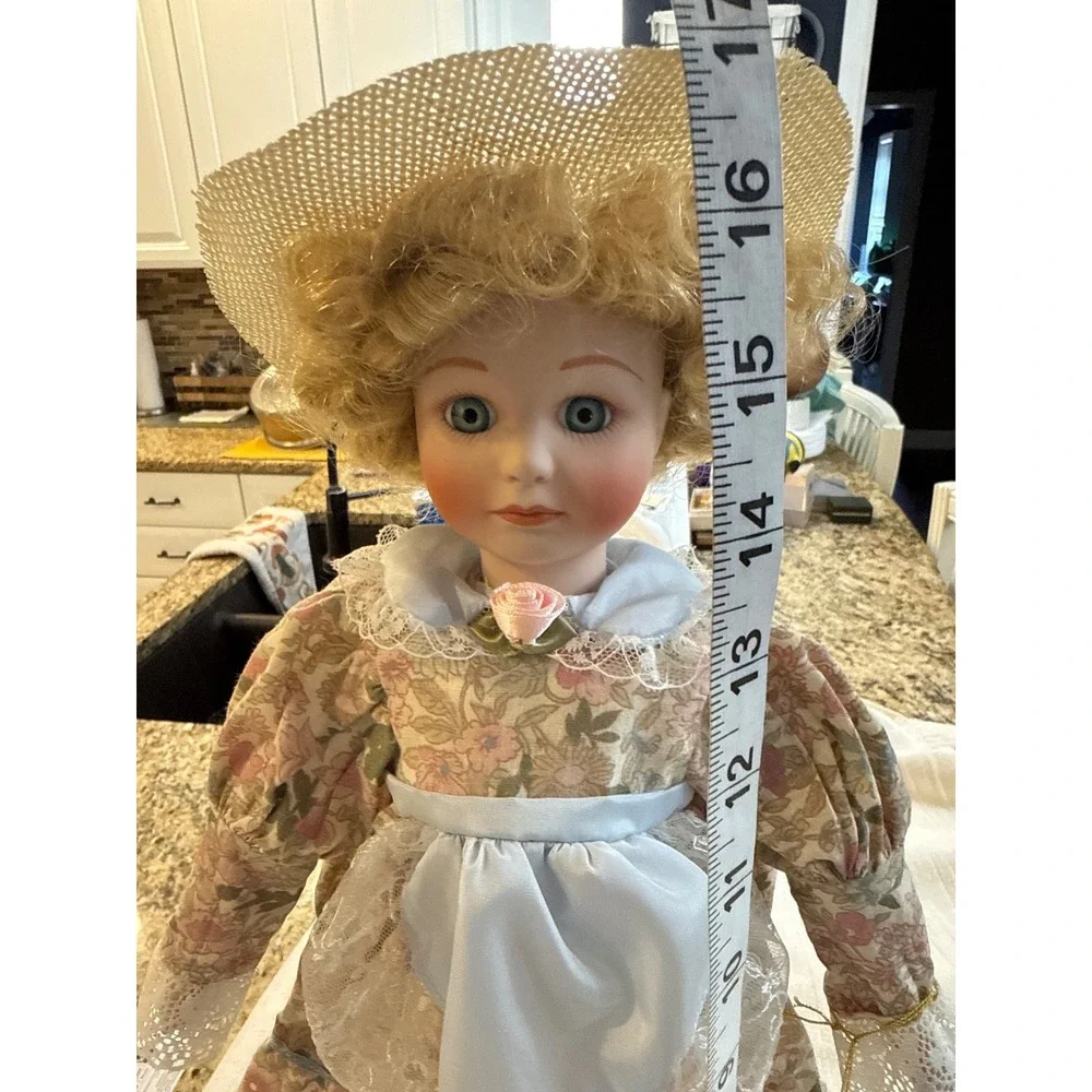 Vintage 1991 Victorian Treasures‎ Porcelain Bisque Doll 16